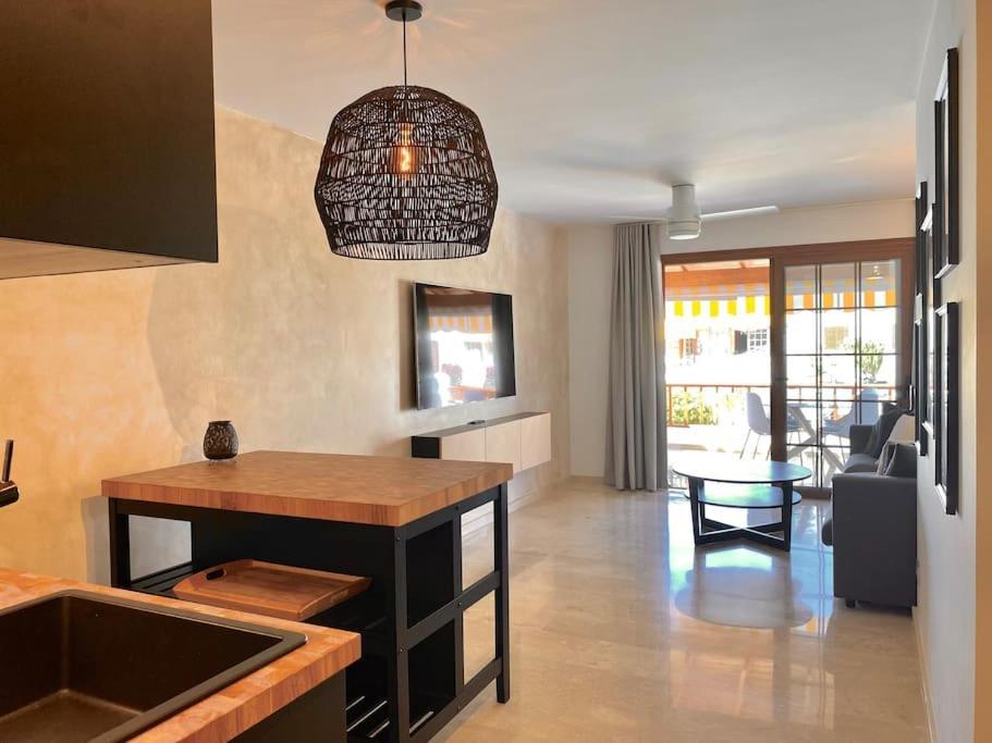 Stylish & Modern 1 Bedroom Suite On Frontline Of Playa Del Duque 아데제 외부 사진